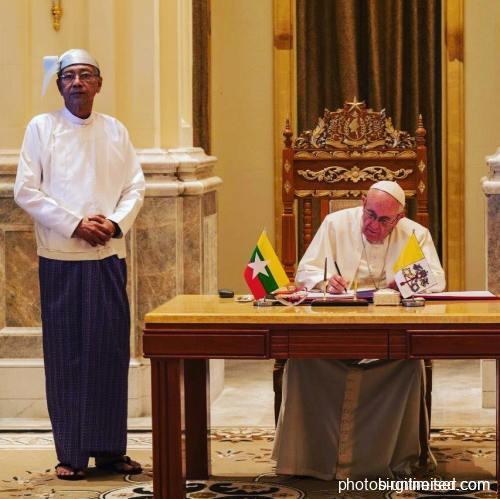 the pope in myanmar -3